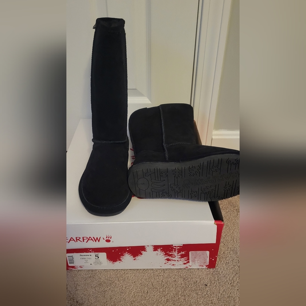 Bearpaw boots size 5